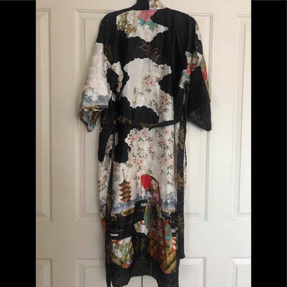 Oriental Robe Size (M) - Picture 1 of 5